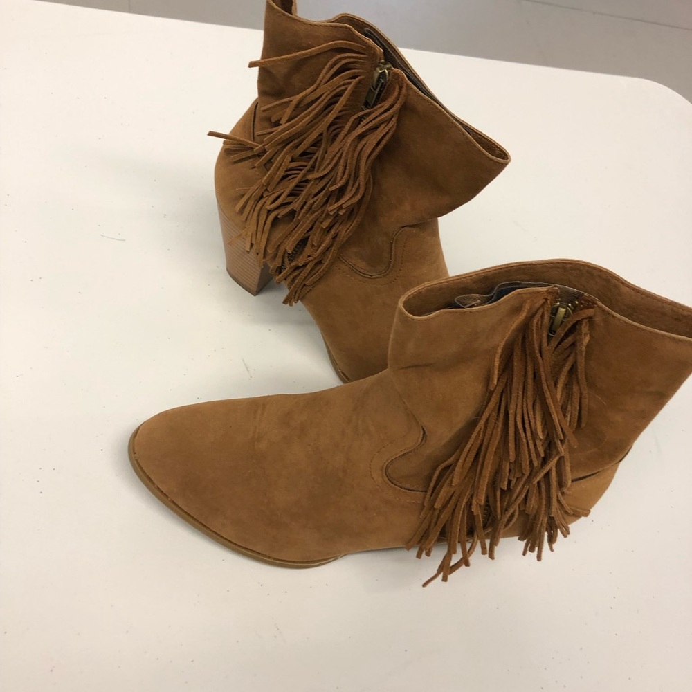 Cute fringe boots!